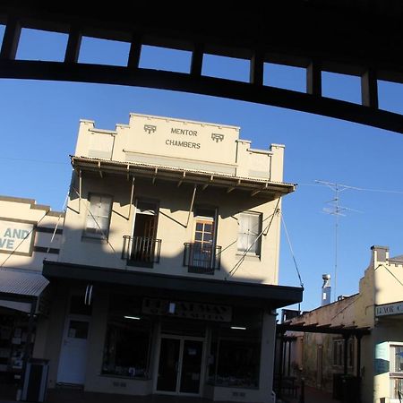 Mentor Chambers Apartment Bed & Breakfast West Wyalong Exterior photo