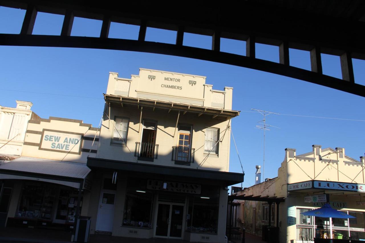 Mentor Chambers Apartment Bed & Breakfast West Wyalong Exterior photo
