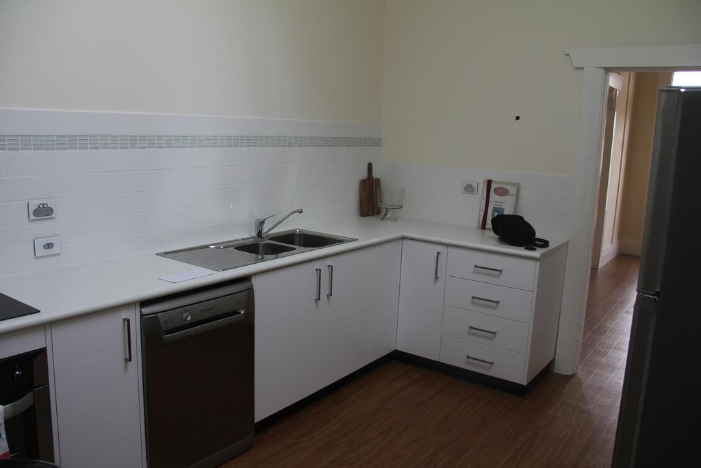 Mentor Chambers Apartment Bed & Breakfast West Wyalong Room photo