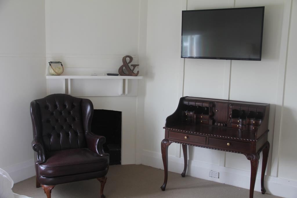 Mentor Chambers Apartment Bed & Breakfast West Wyalong Room photo