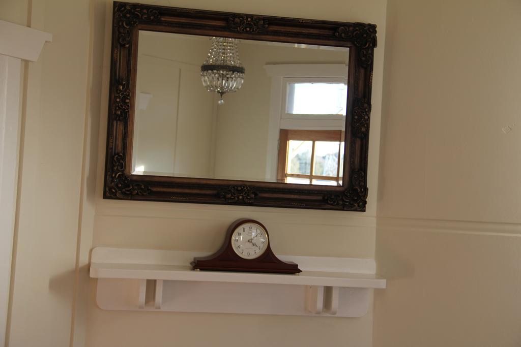Mentor Chambers Apartment Bed & Breakfast West Wyalong Room photo
