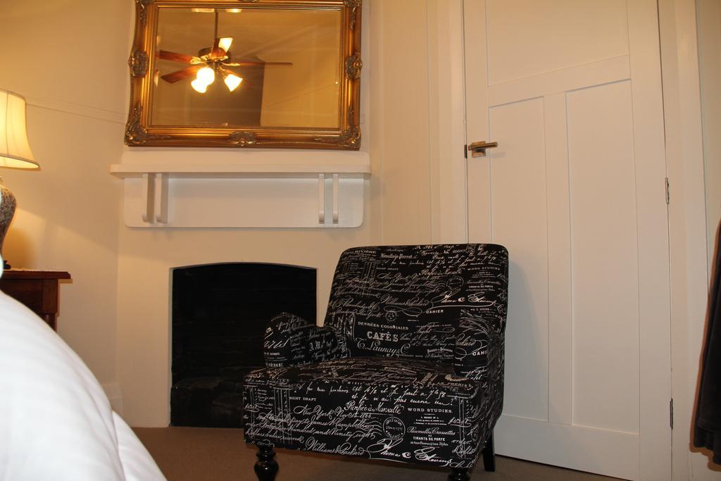 Mentor Chambers Apartment Bed & Breakfast West Wyalong Room photo
